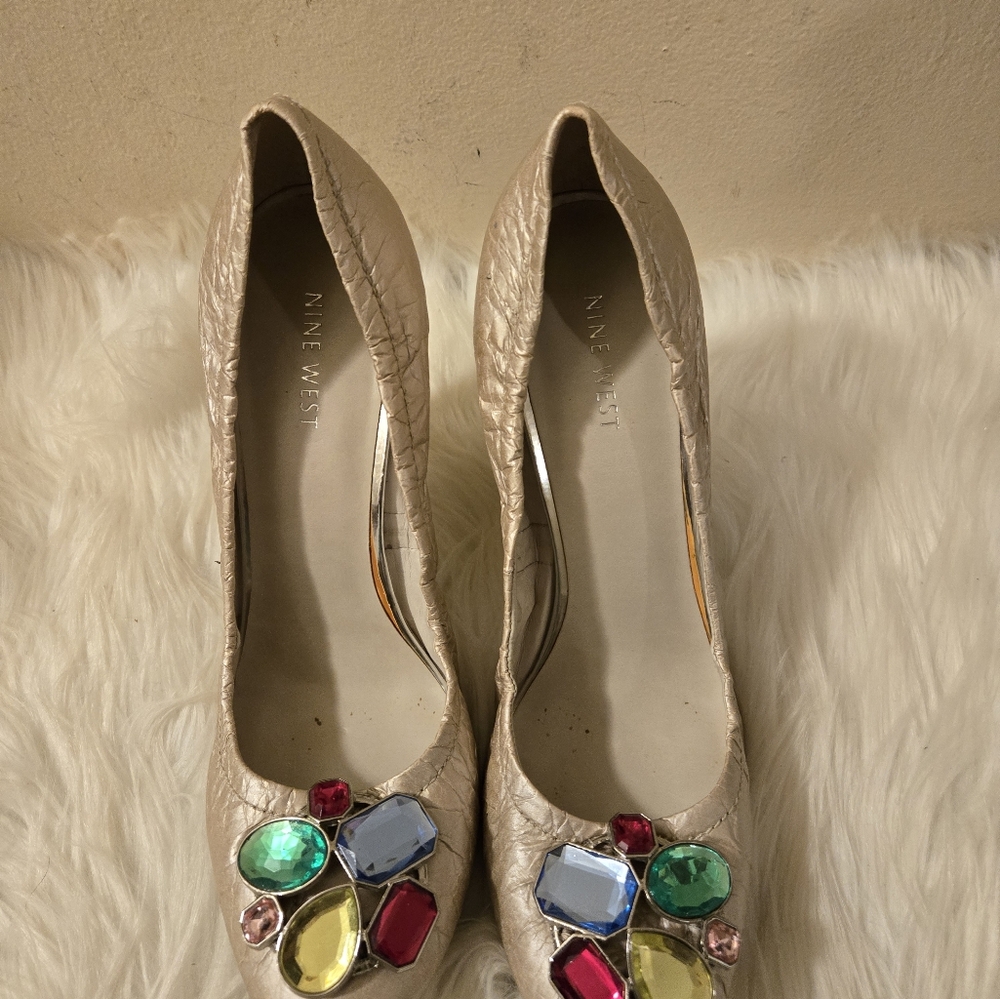 Nine West Women’s Gold Crushed Leather Jewel Heel Shoes Size 9 1/2M (9.5)